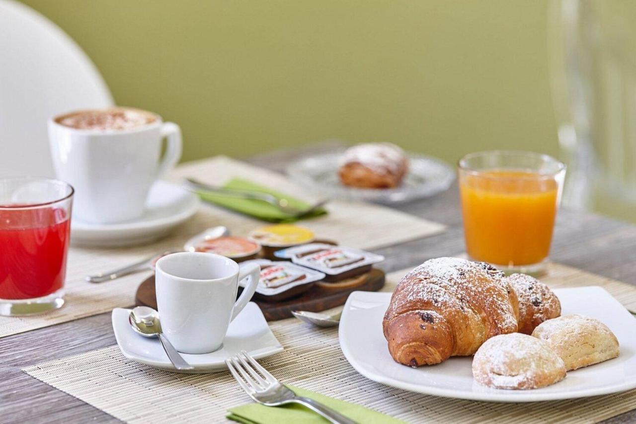 Sweet Central Hotel Касерта Екстериор снимка