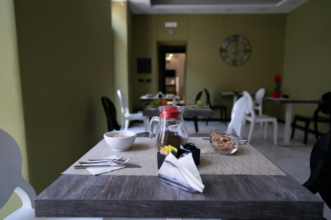 Sweet Central Hotel Касерта Екстериор снимка