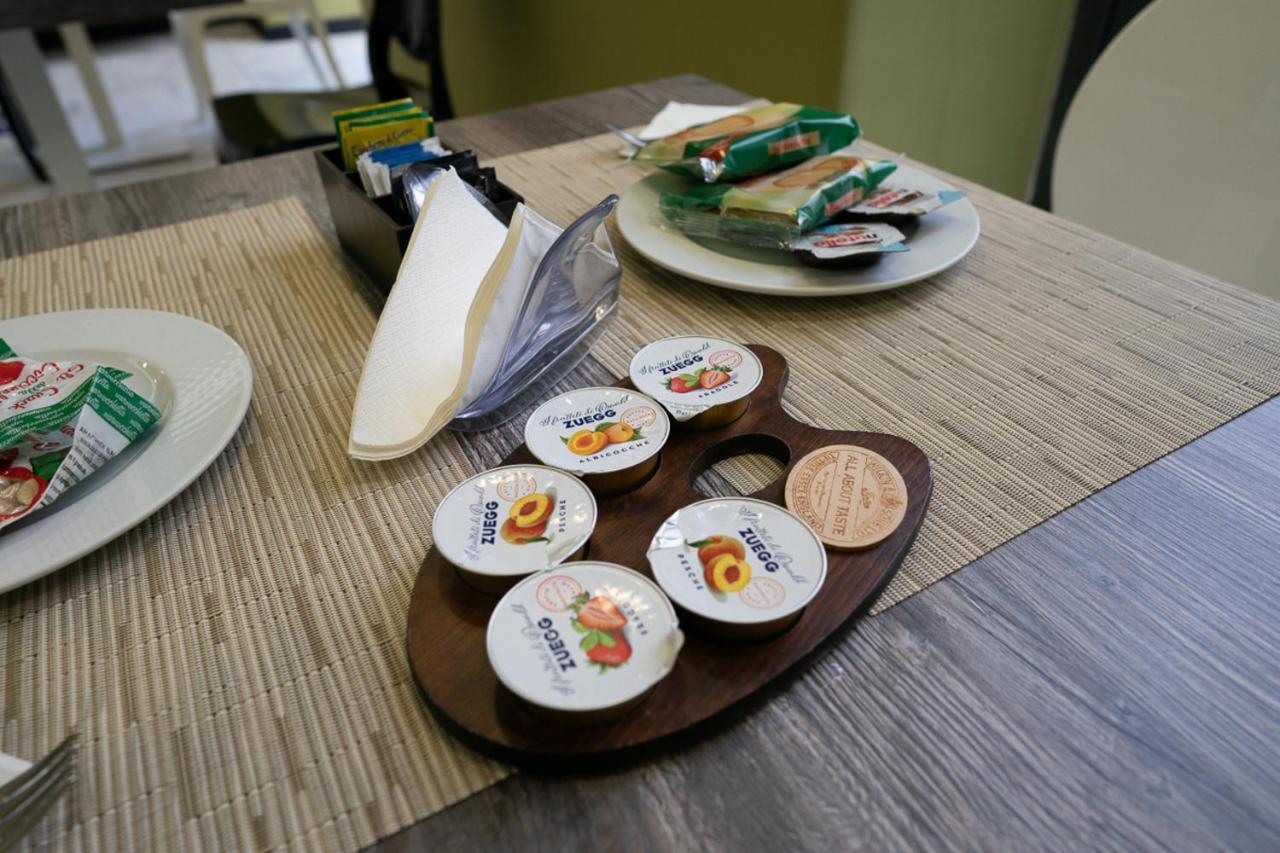 Sweet Central Hotel Касерта Екстериор снимка