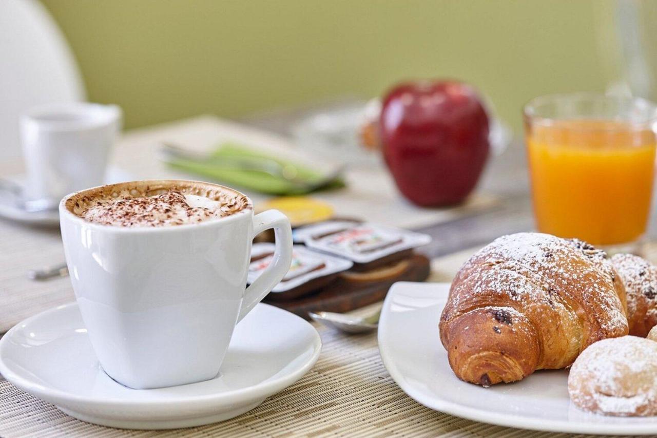 Sweet Central Hotel Касерта Екстериор снимка